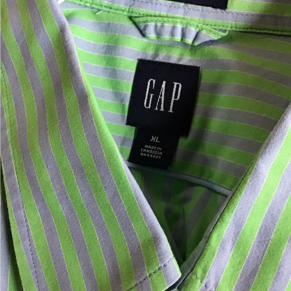 NWOT Gap Long Sleeve Casual and Comfortable Button Down Shirt in XL - Picture 4 of 4